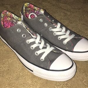 Women’s Converse NWOB